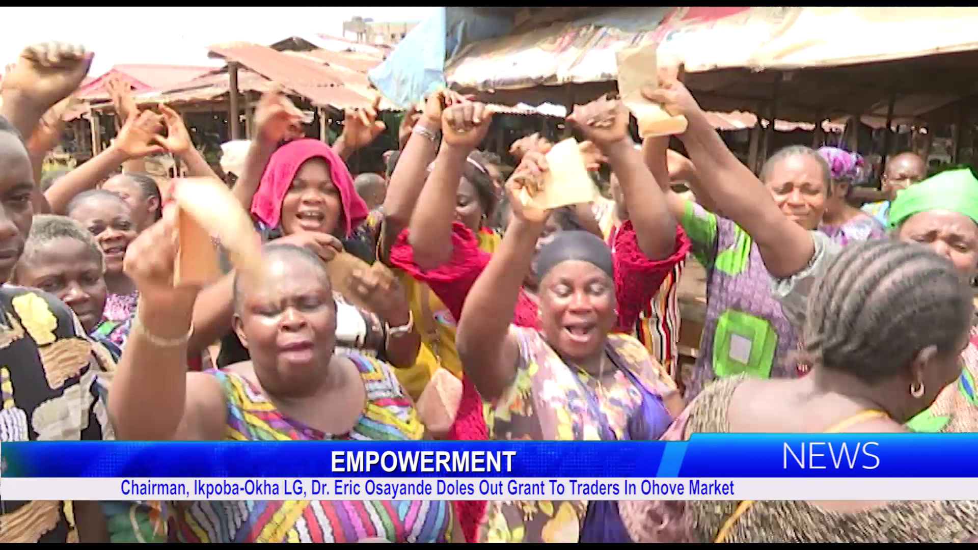 Chairman, Ikpoba-Okha LG, Dr. Eric Osayande Doles Out Grant To Traders In Ohove Market