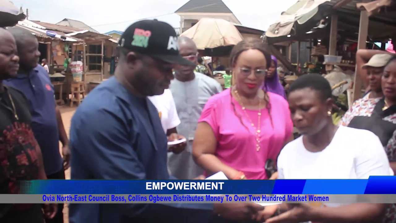 Ovia North-East Council Boss, Collins Ogbewe Distributes Money To Over Two Hundred Market Women