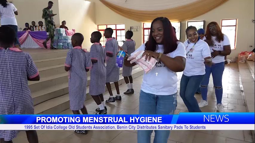 1995 Set Of Idia College Old Students Association, Benin City Distributes Sanitary Pads To Students