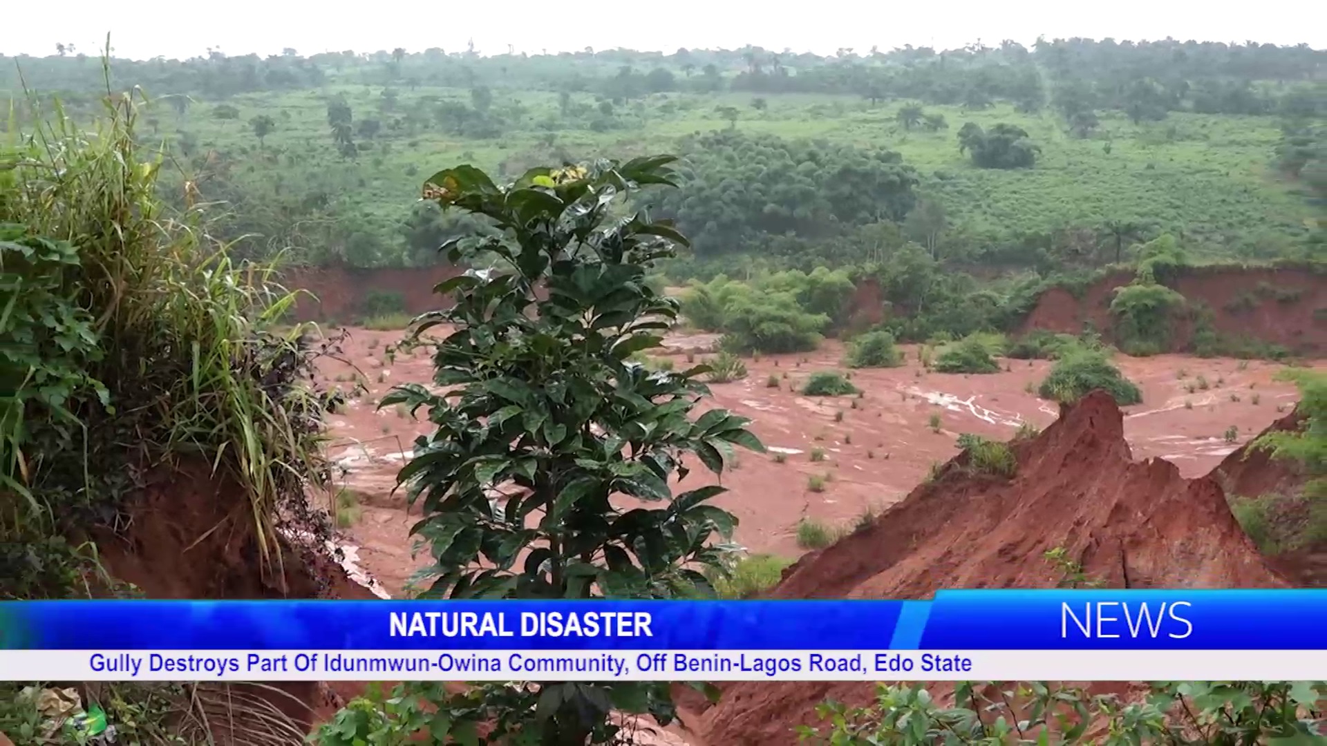 Gully Destroys Part Of Idunmwun-Owina Community, Off Benin-Lagos Road, Edo State