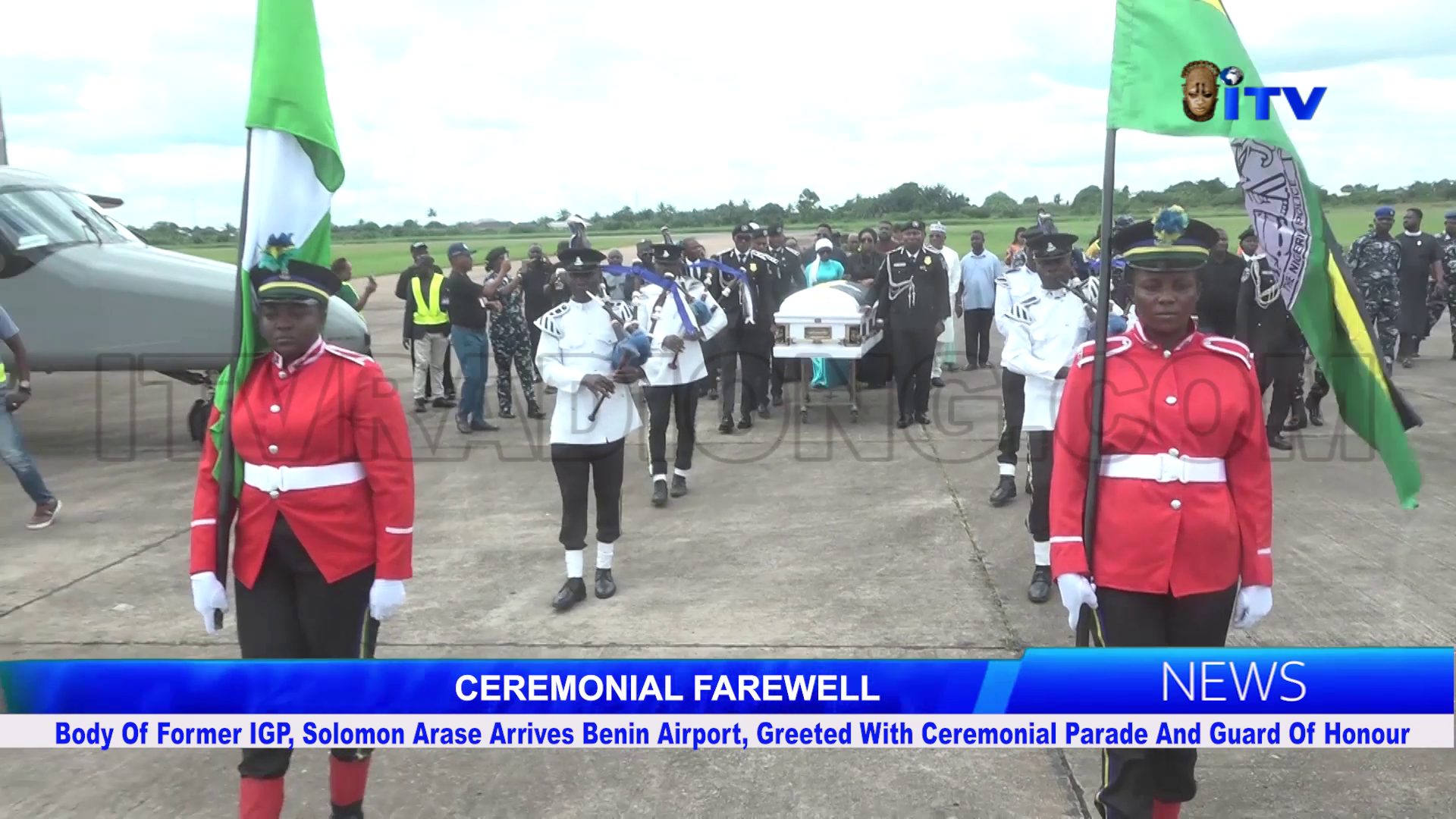 Body Of Former IGP, Solomon Arase Arrives Benin Airport, Greeted With Ceremonial Parade And Guard Of Honour