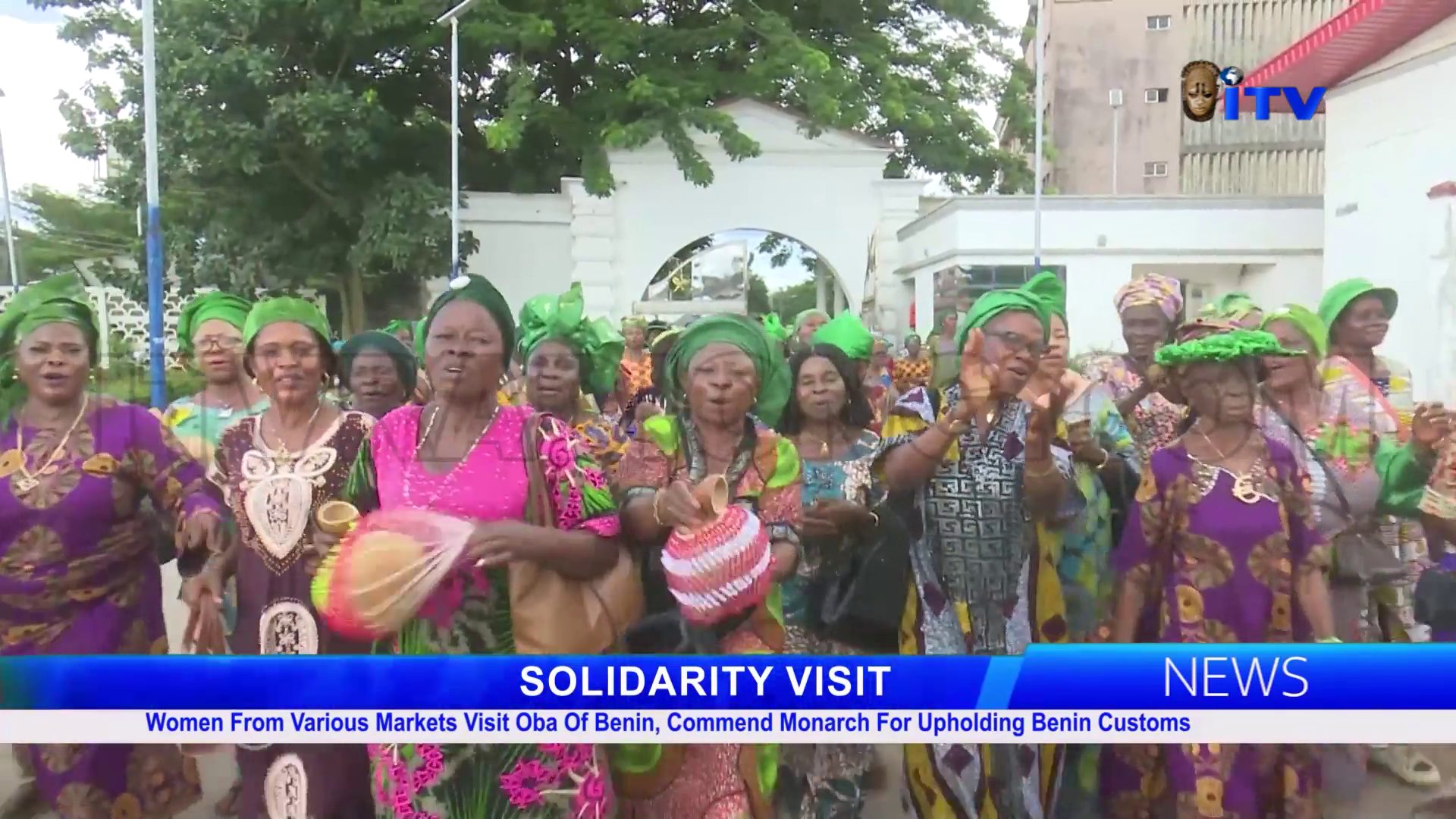 Women From Various Markets Visit Oba Of Benin, Commend Monarch For Upholding Benin Customs